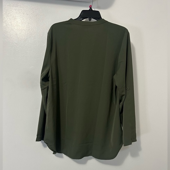 3/4 Sleeve V-neck Blouse - Picture 3 of 8